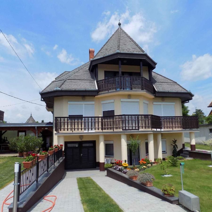 Three-Bedroom Apartment in Gyenesdias I Exterior foto